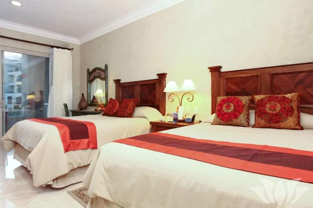 Gorgeous In Cabo With Ocean And Lands End View, Private Swimmable Beach, Pools, Sleeps 8 Apartahotel