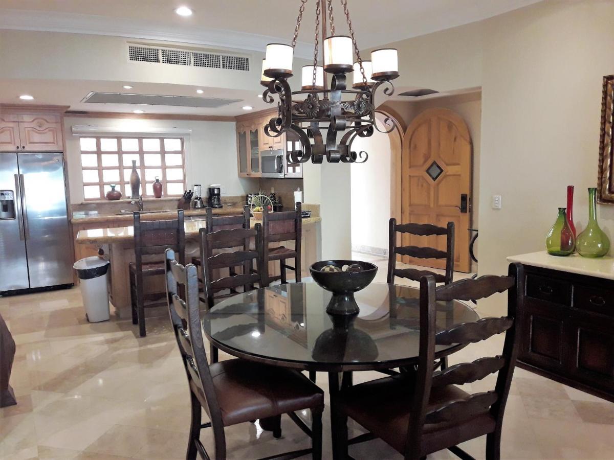 Gorgeous In Cabo With Ocean And Lands End View, Private Swimmable Beach, Pools, Sleeps 8 Apartahotel *
