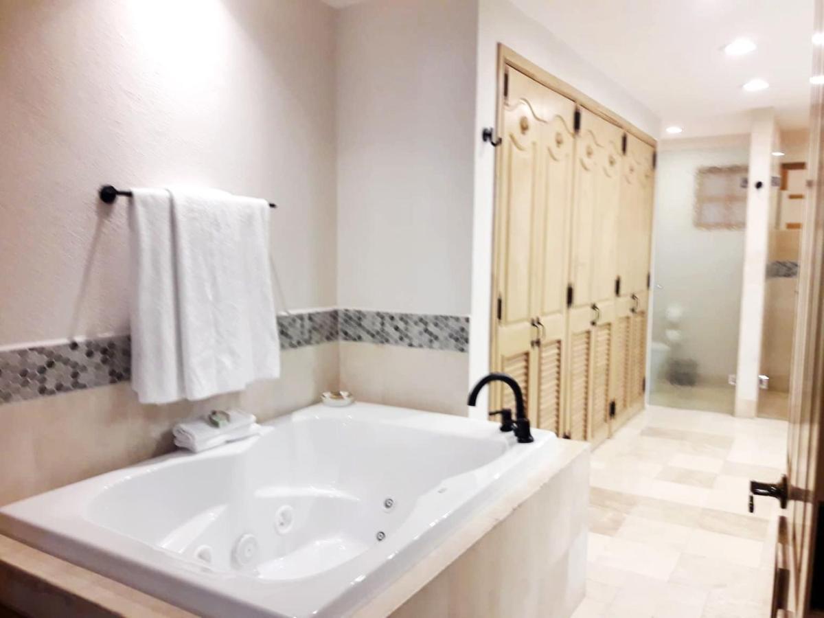 Gorgeous In Cabo With Ocean And Lands End View, Private Swimmable Beach, Pools, Sleeps 8 *