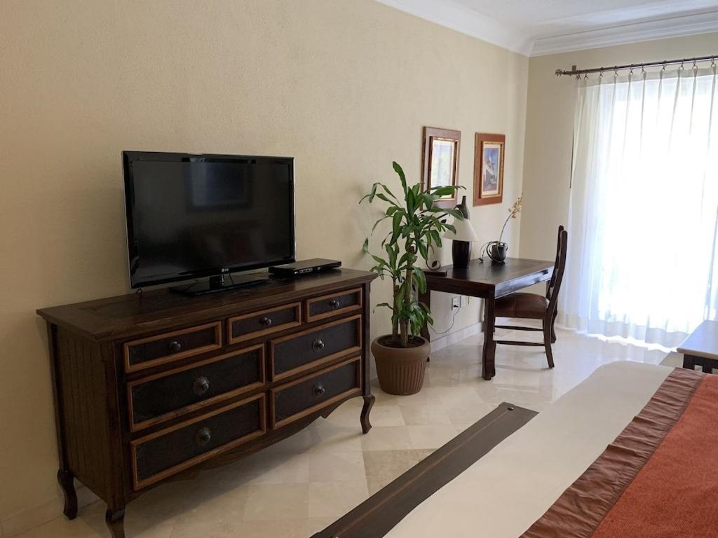 Apartahotel Gorgeous In Cabo With Ocean And Lands End View, Private Swimmable Beach, Pools, Sleeps 8 Cabo San Lucas