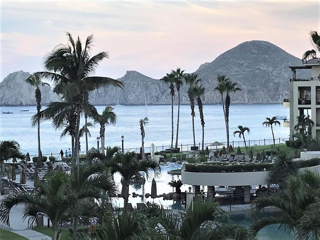 Gorgeous In Cabo With Ocean And Lands End View, Private Swimmable Beach, Pools, Sleeps 8 Apartahotel *