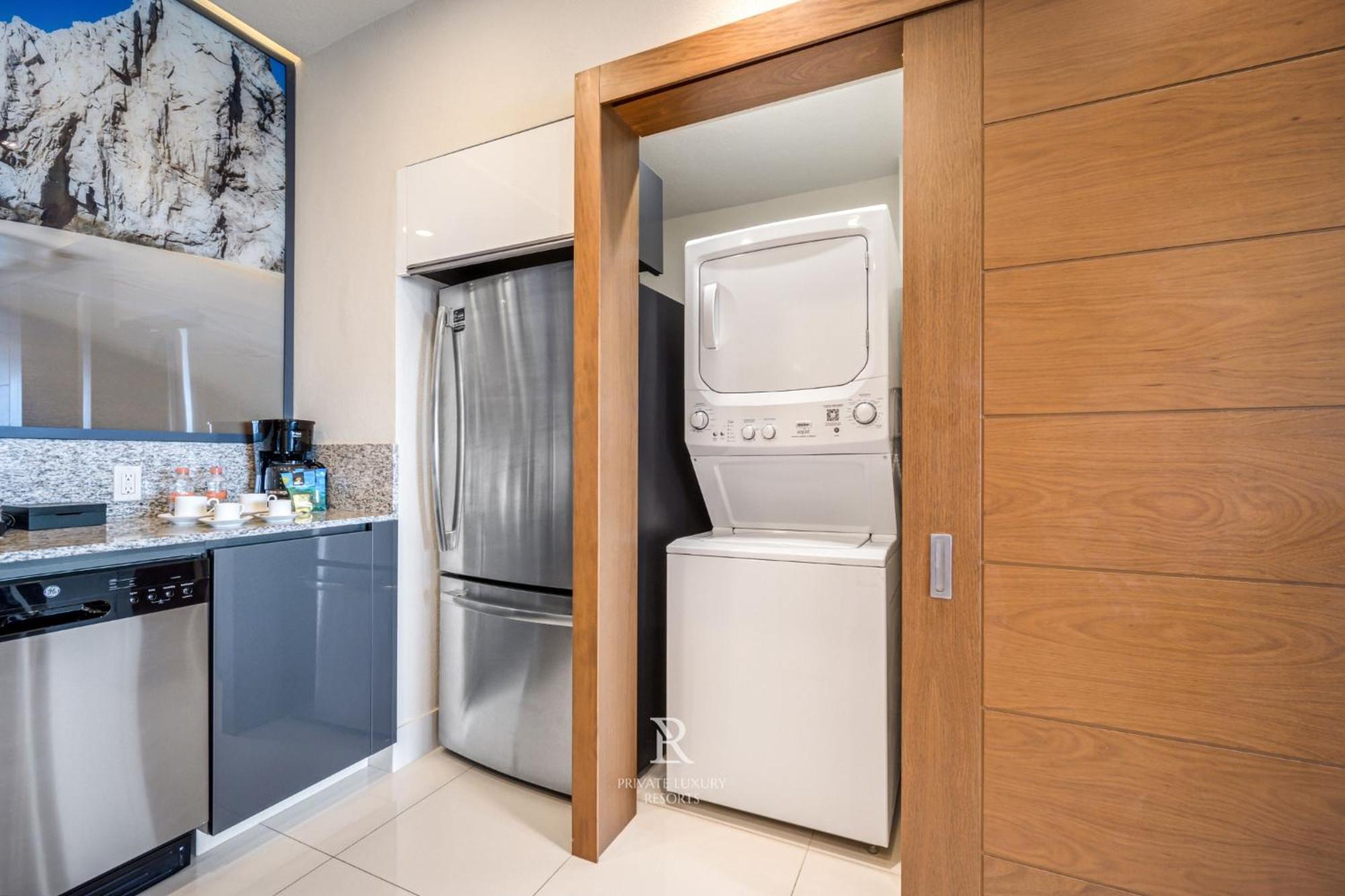 Three Bdr Ocean Front Lockoff - La Valencia Resort