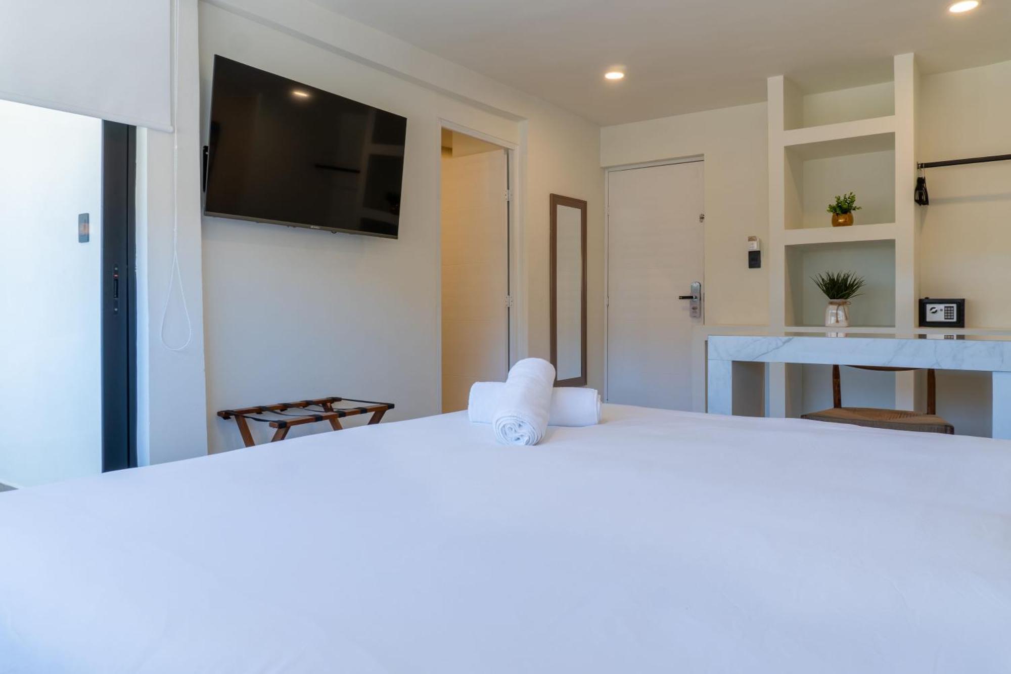 Colmena Marina Cabos *