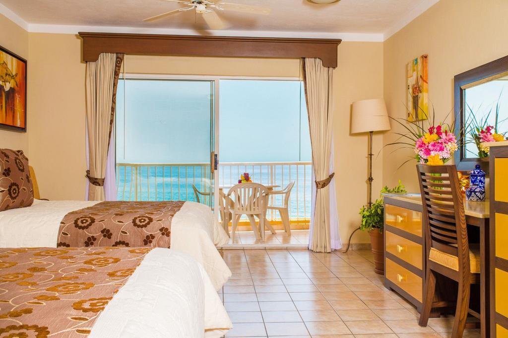 Hotel At Del Palmar And 4*