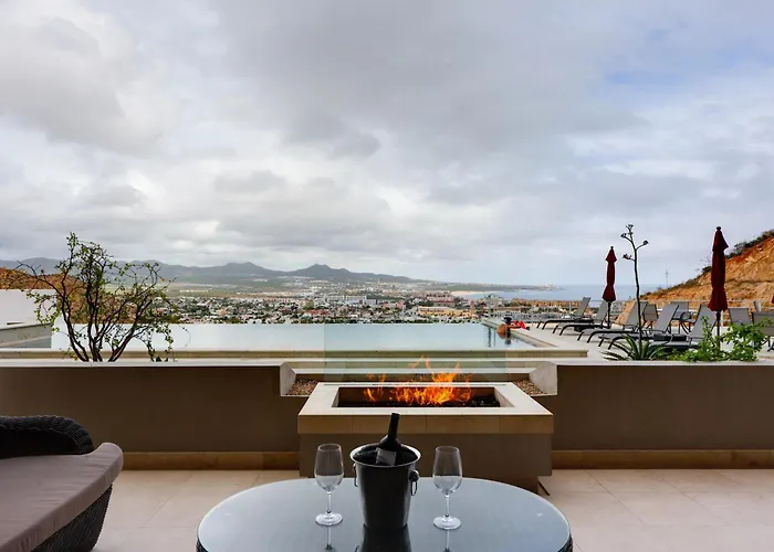 Luxe Mtn Top Retreat With Pool Access And Sea View!