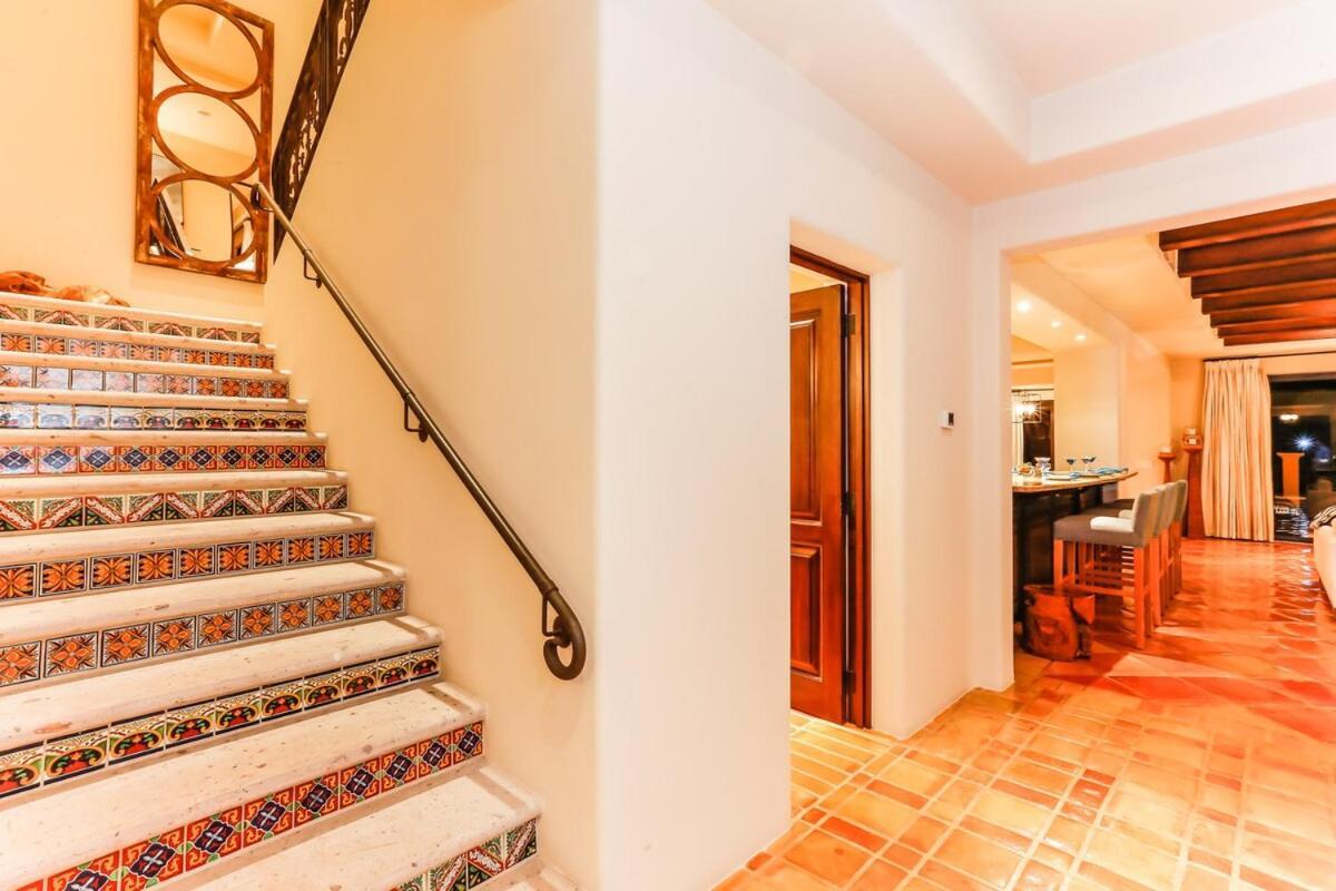 Exclusive Penthouse Jacuzzi & Private Access Apartment *