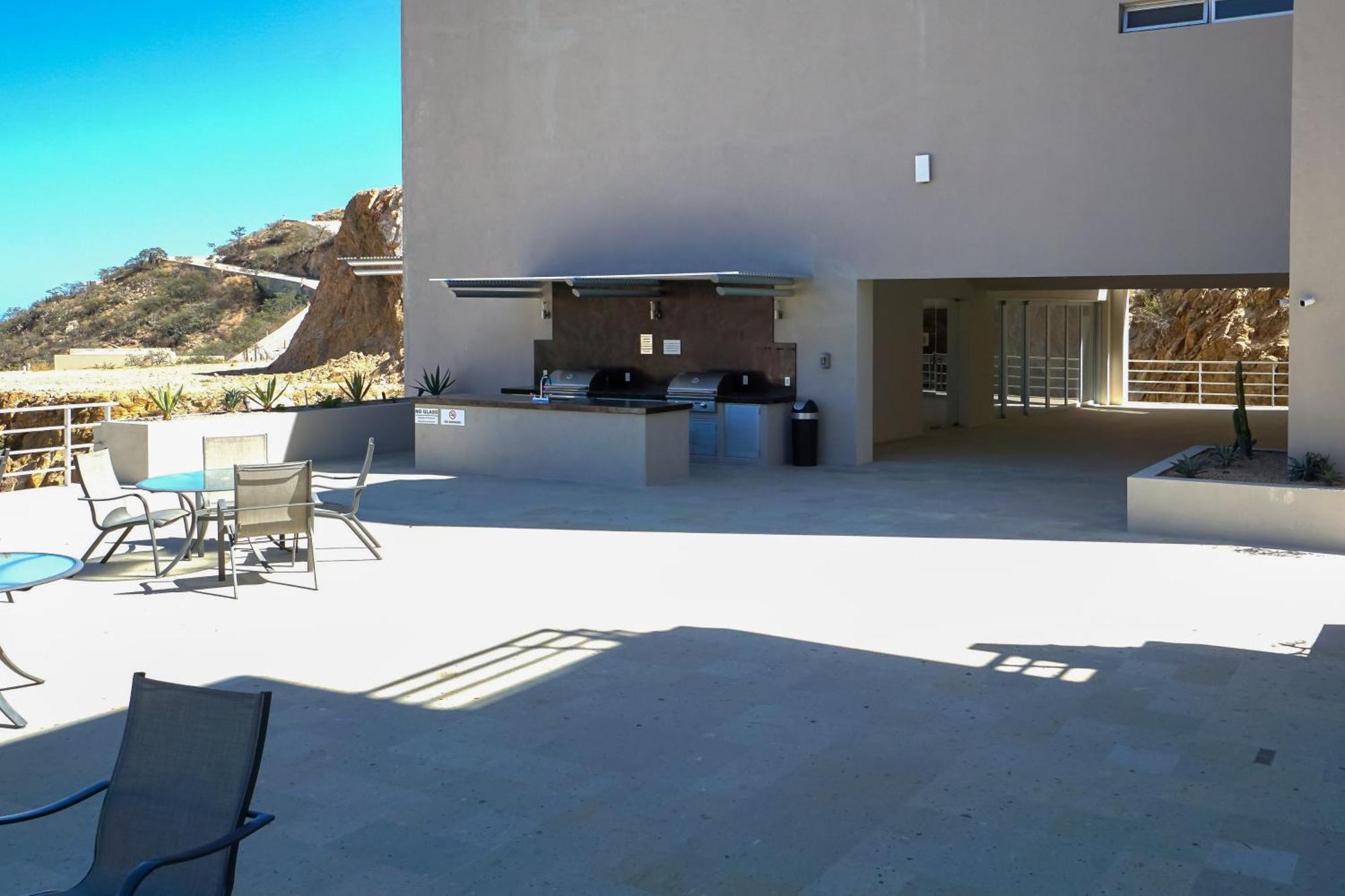 Apartment Luxe Mtn Retreat With Pool Access And Sea View!