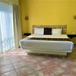 Seven Crown Express & Suites By Kavia