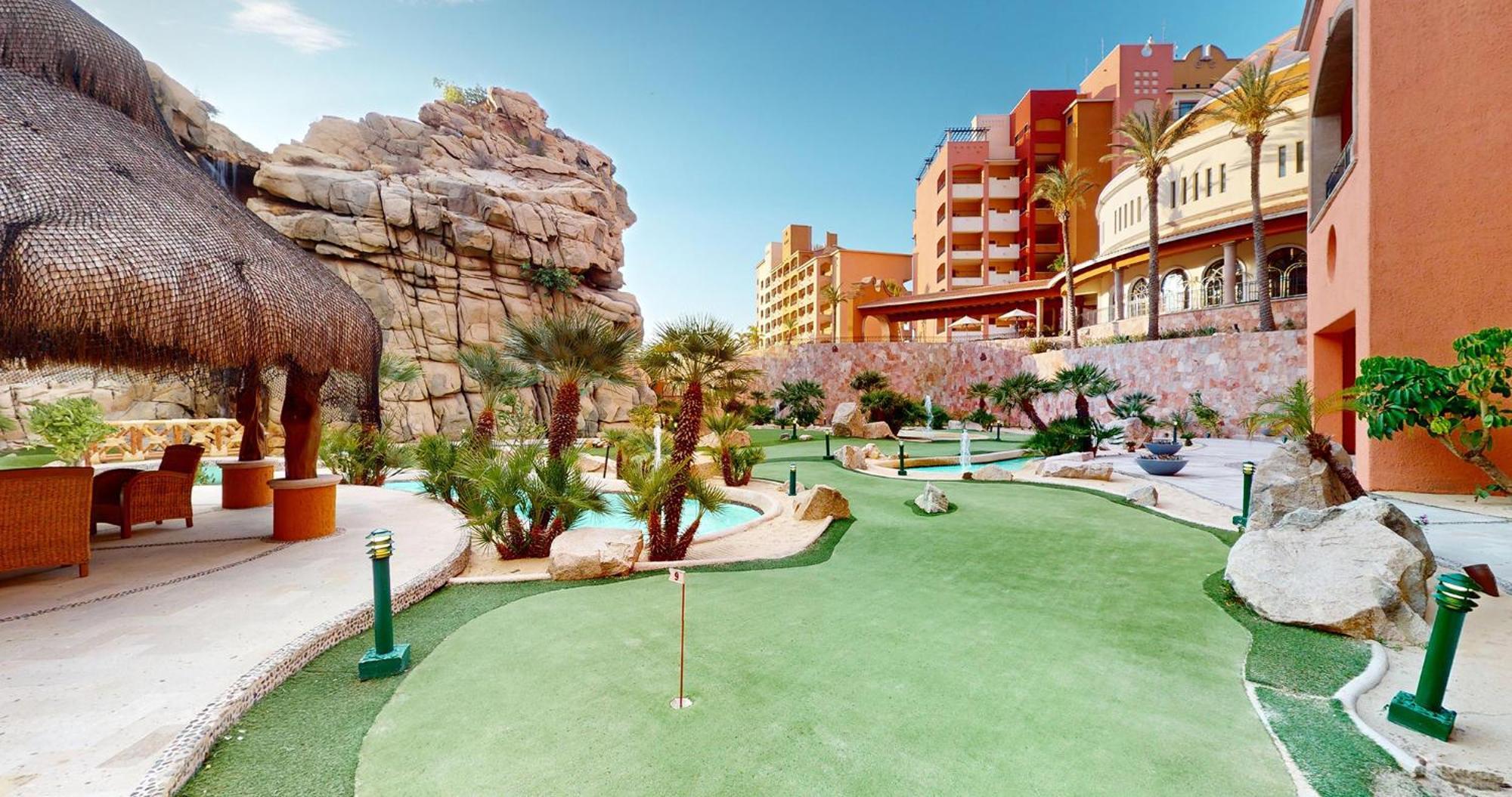 Resort Playa Grande 5*