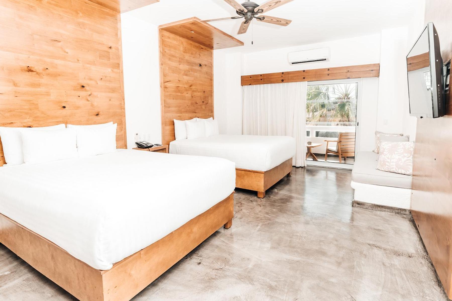 Bahia & House 4*