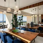 Beautiful Contemporary, Arch And Ocean View Condo.