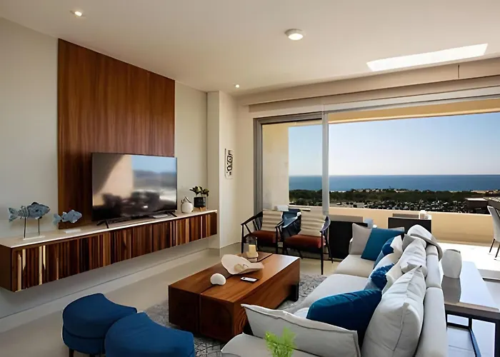 Beautiful Contemporary, Arch And Ocean View Condo.