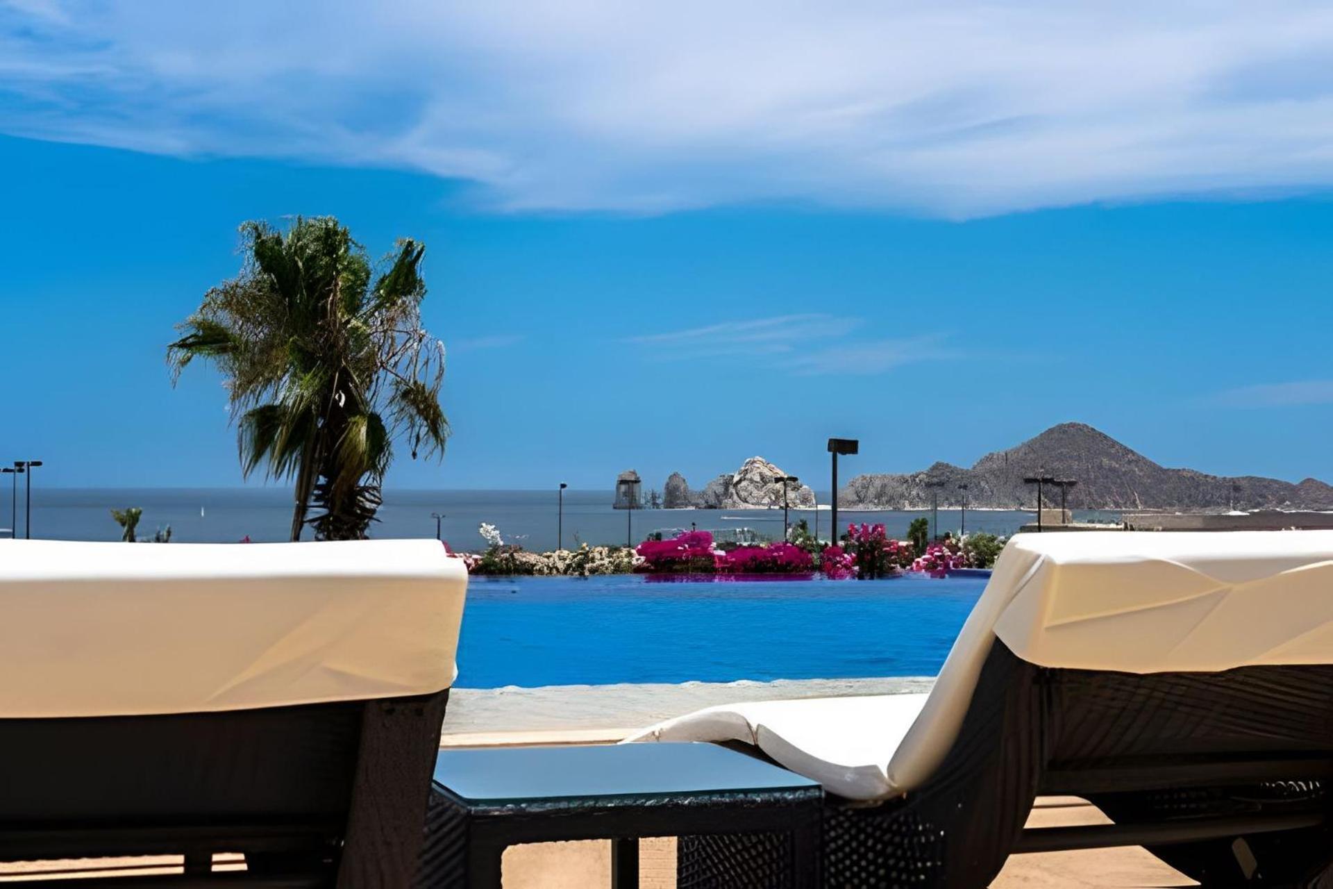 Holiday home Beautiful Contemporary, Arch And Ocean View Condo. *