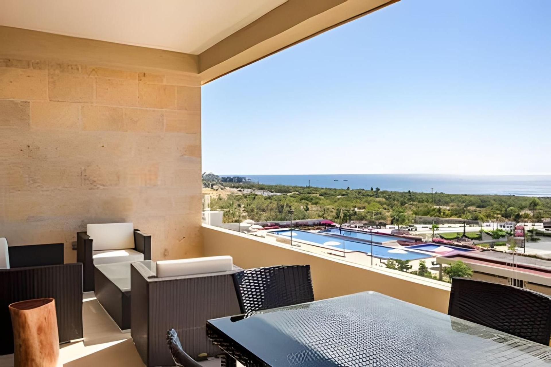 Beautiful Contemporary, Arch And Ocean View Condo. *