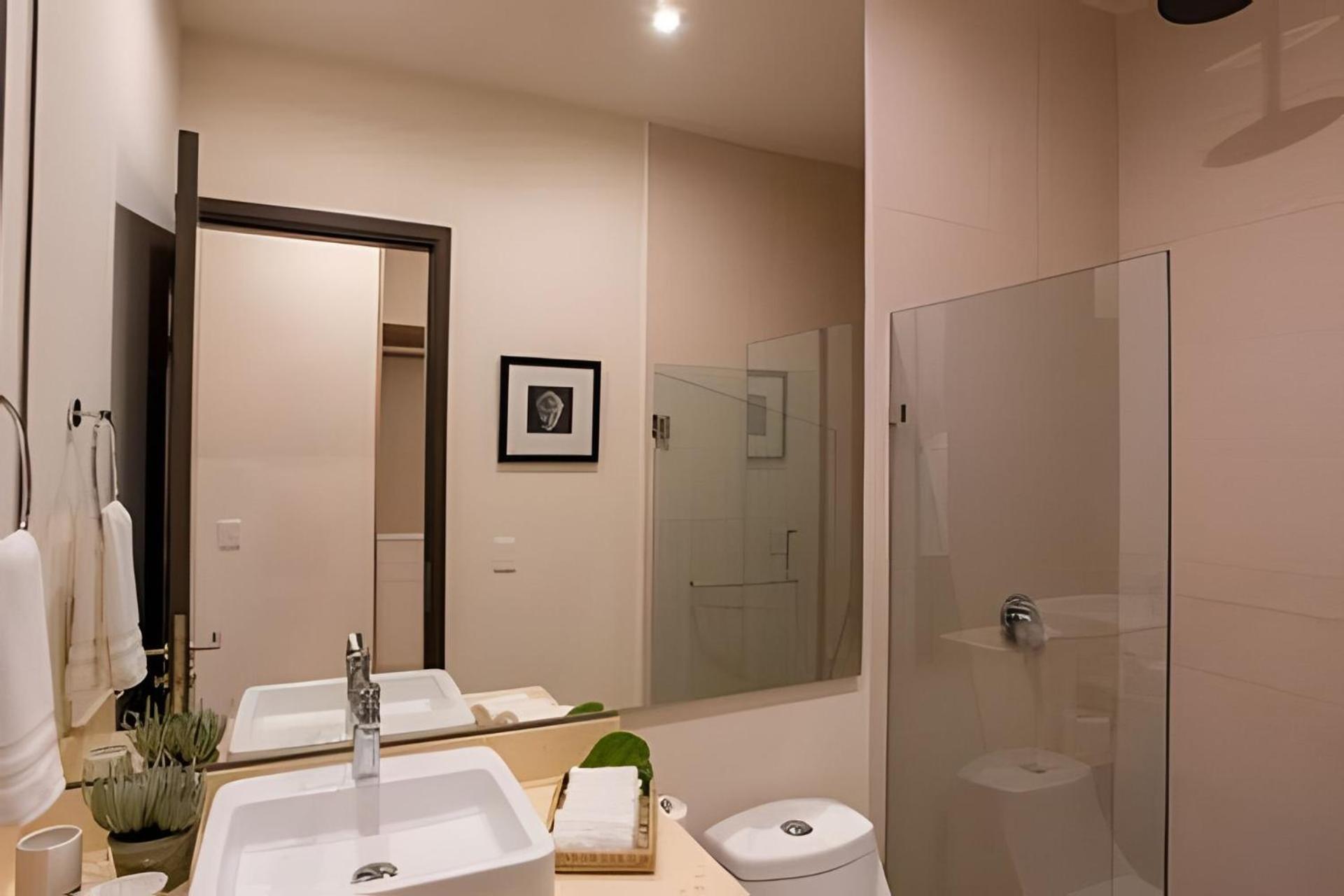 Beautiful Contemporary, Arch And Ocean View Condo. *
