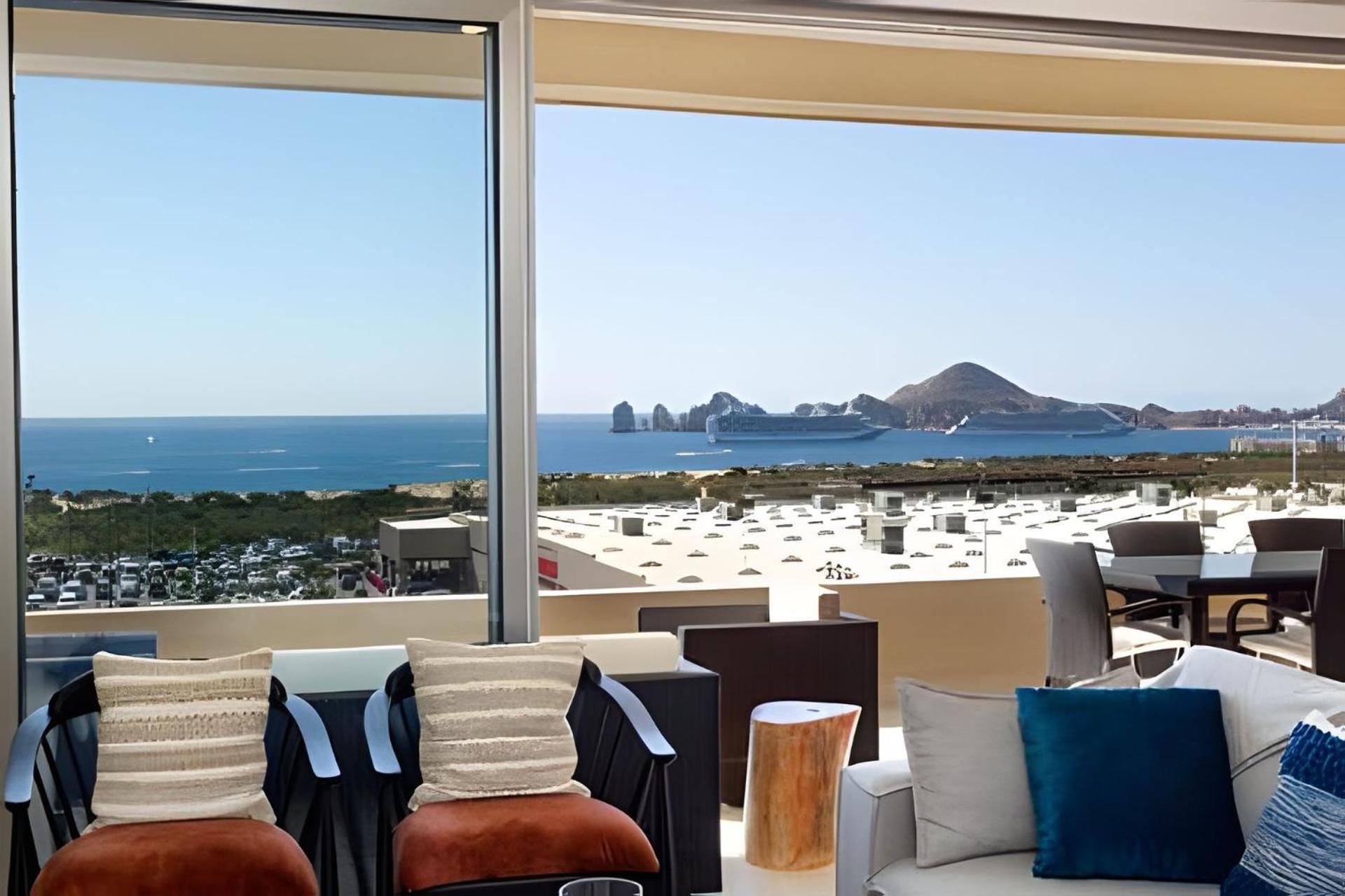 Holiday home Beautiful Contemporary, Arch And Ocean View Condo. *