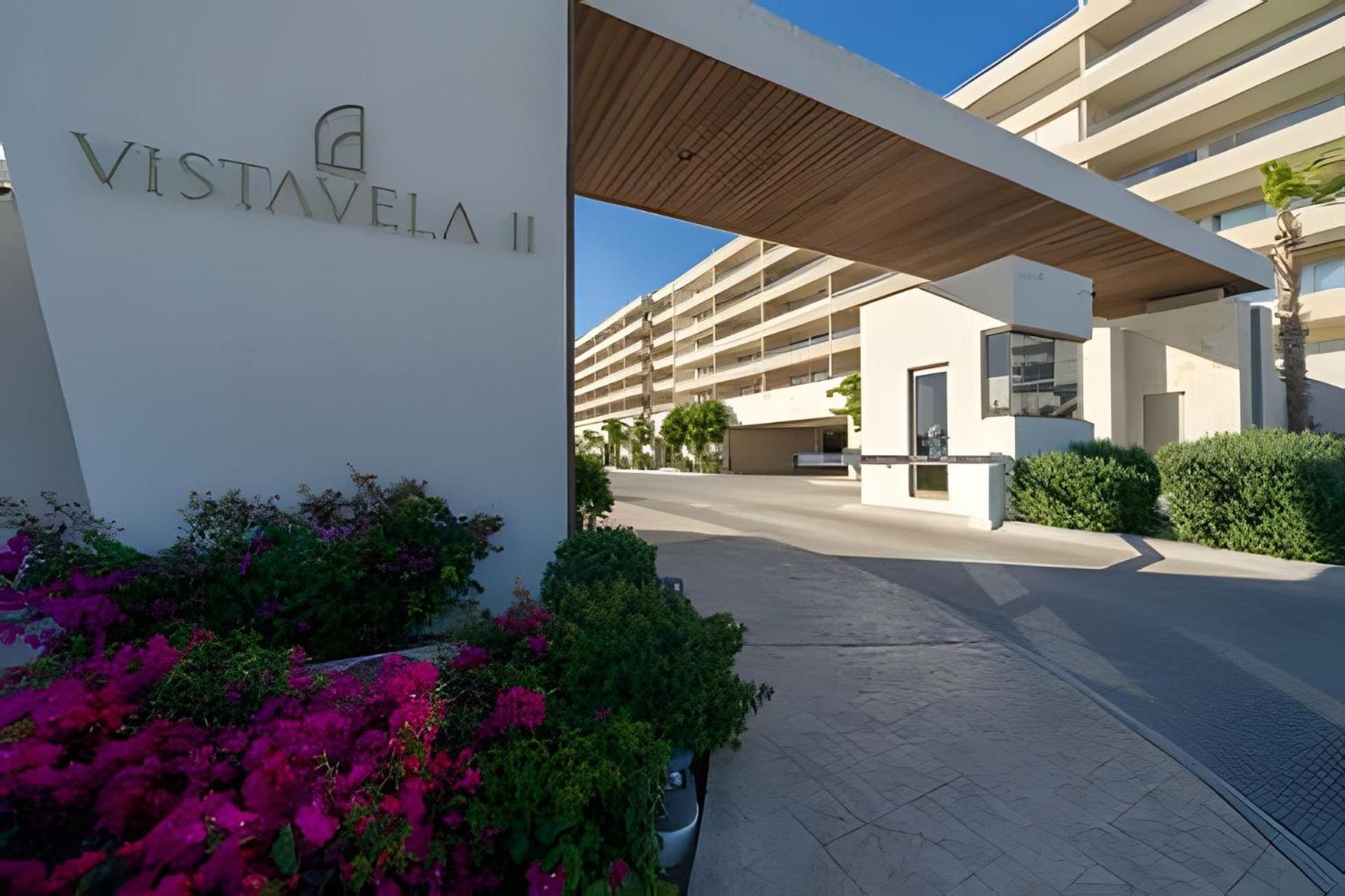 Beautiful Contemporary, Arch And Ocean View Condo. *