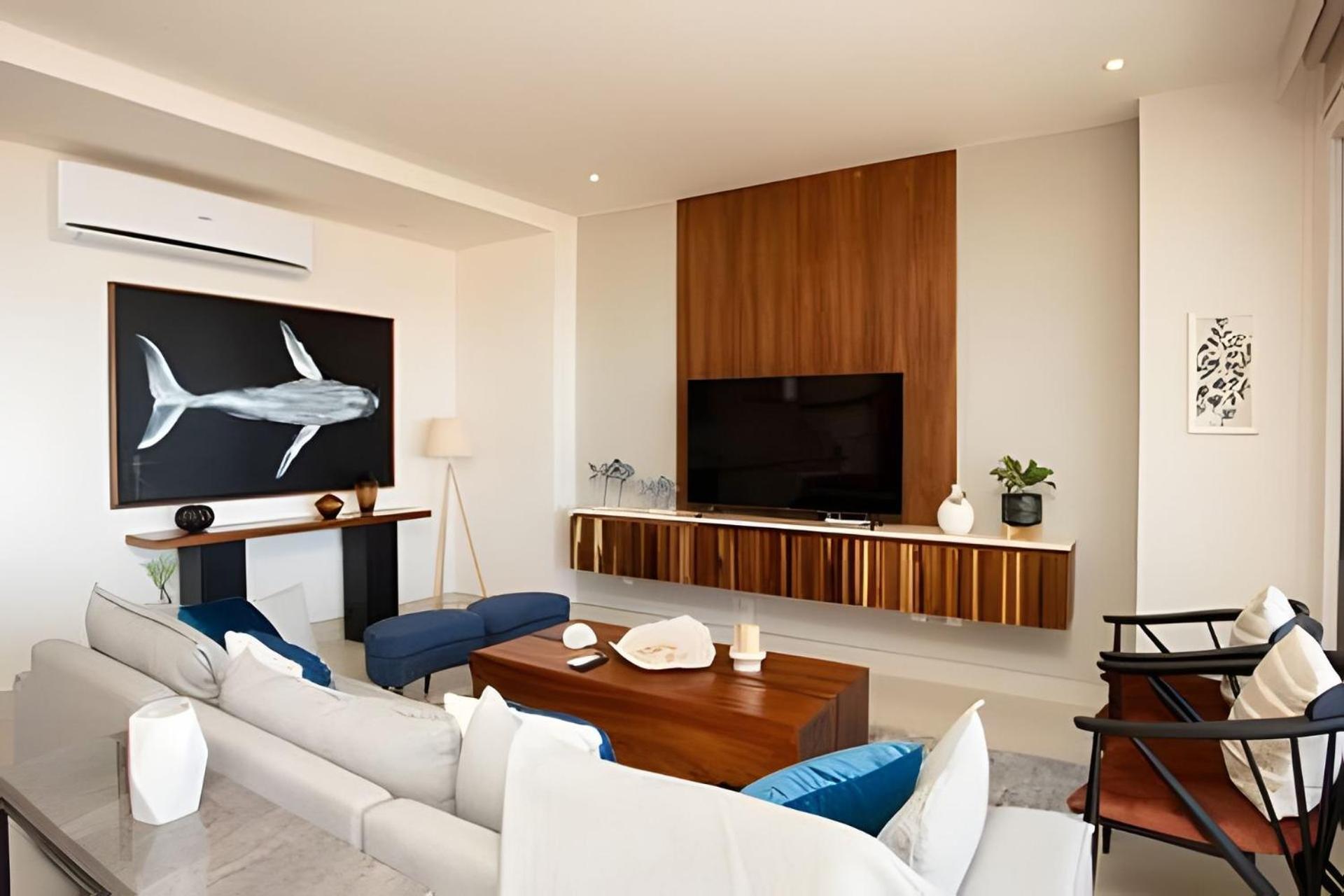 Beautiful Contemporary, Arch And Ocean View Condo. Holiday home