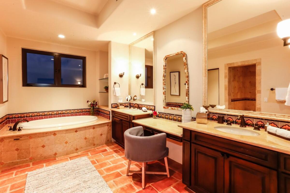 Exclusive Penthouse Jacuzzi & Private Access *